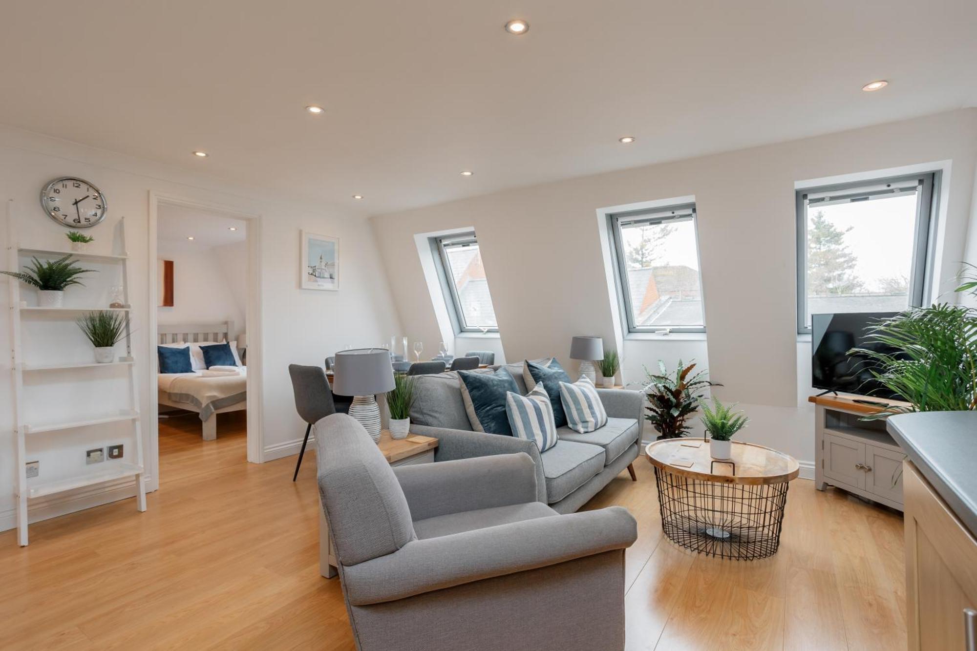 Starhost Residences - Central 3 Bed Apartment At Regents Court, Newbury Ньюбери Экстерьер фото
