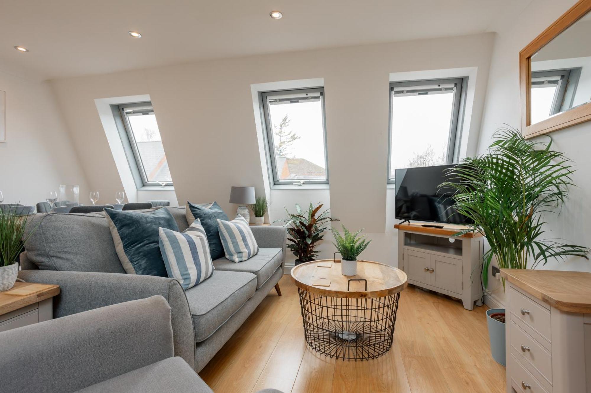 Starhost Residences - Central 3 Bed Apartment At Regents Court, Newbury Ньюбери Экстерьер фото