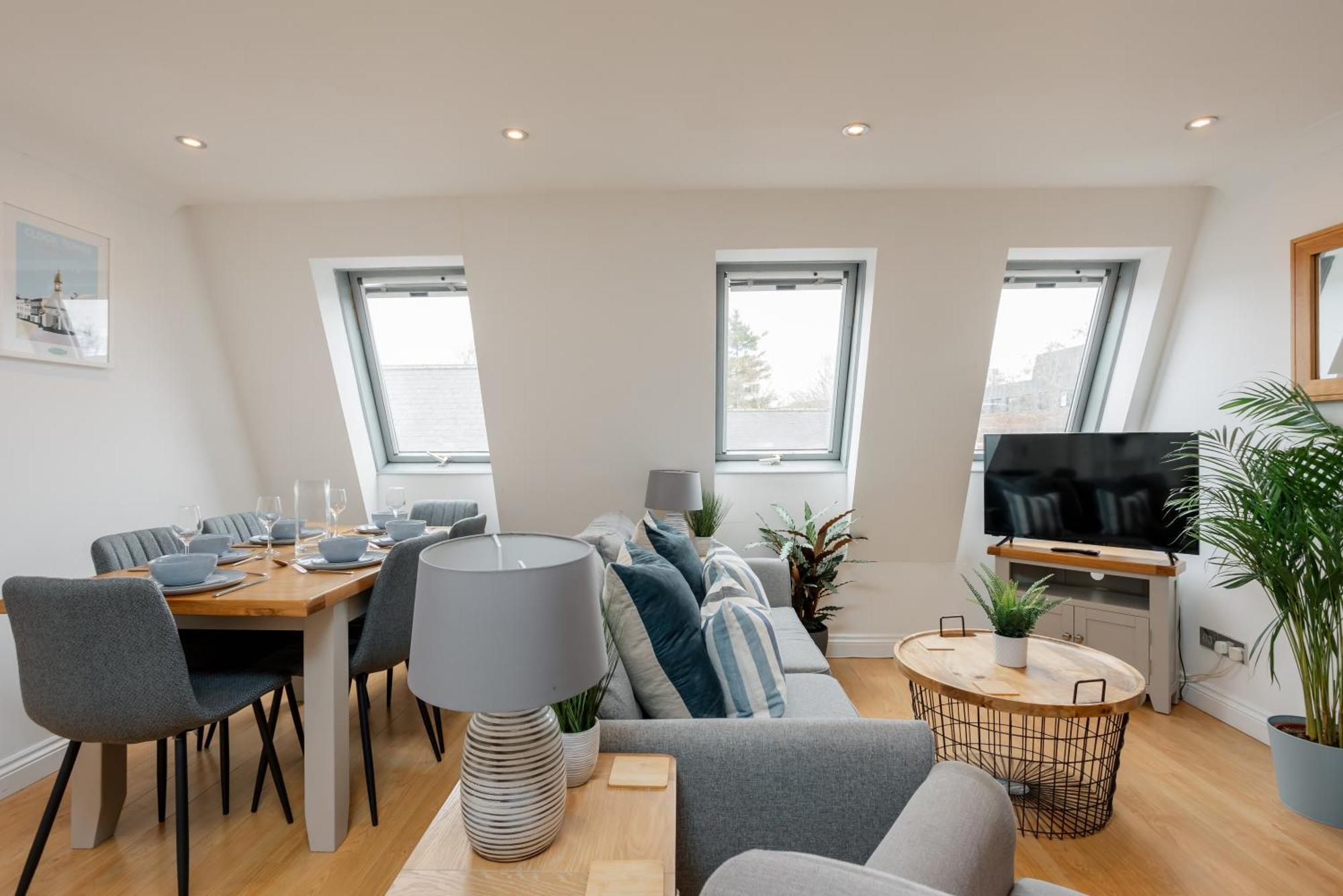 Starhost Residences - Central 3 Bed Apartment At Regents Court, Newbury Ньюбери Экстерьер фото