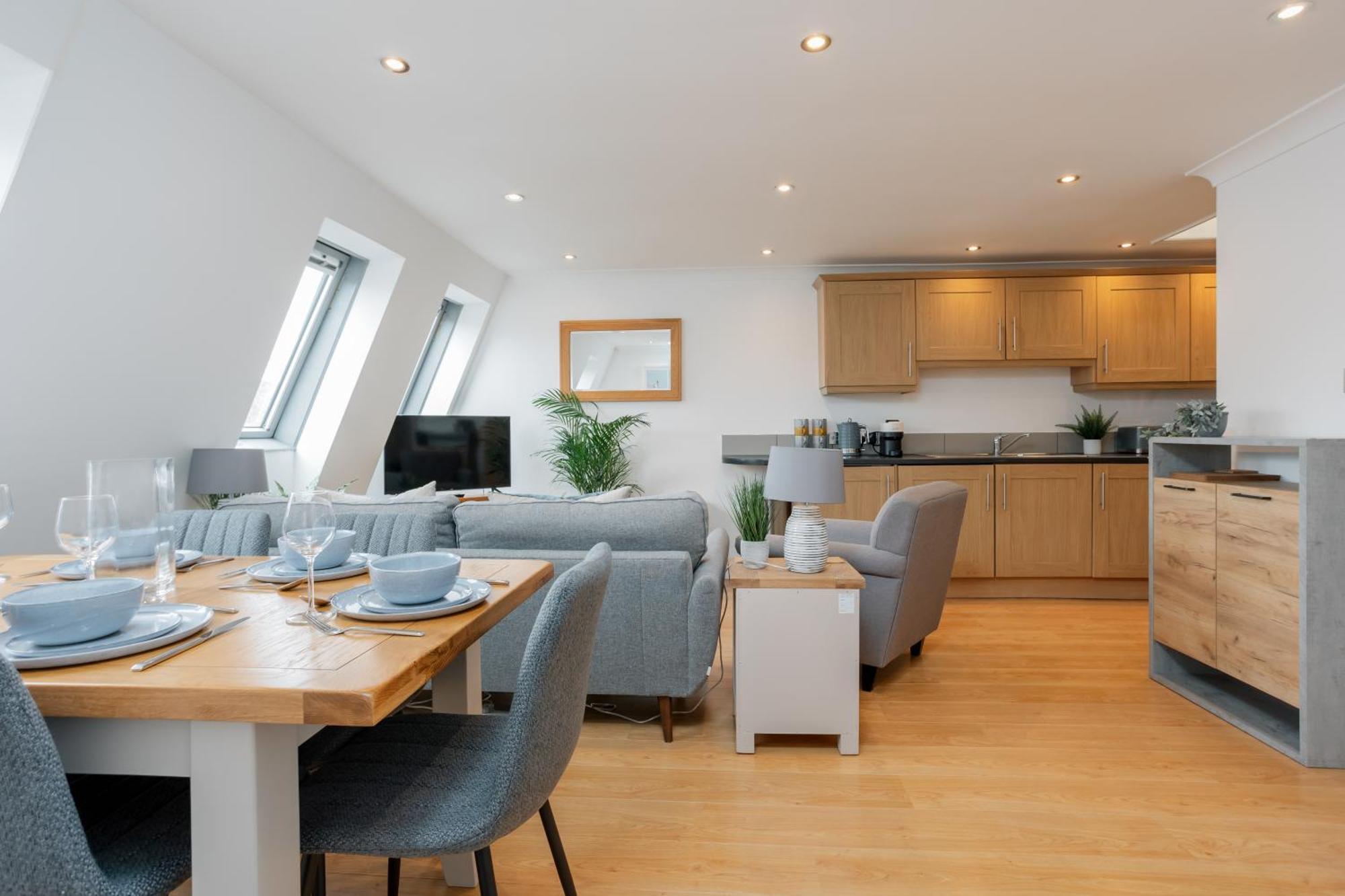 Starhost Residences - Central 3 Bed Apartment At Regents Court, Newbury Экстерьер фото